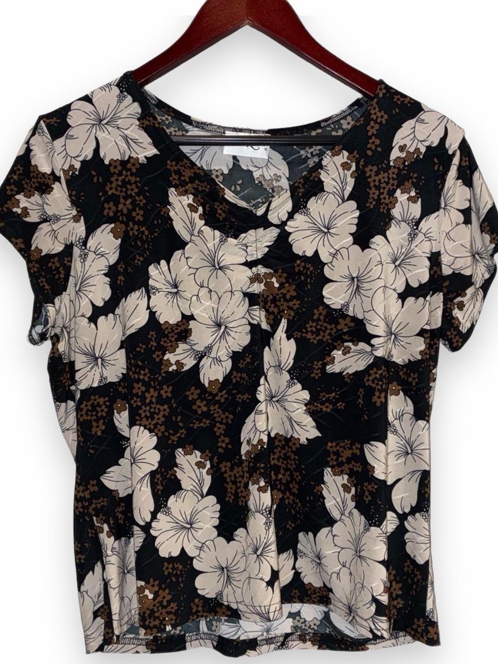 Claudia Richard Black Short Sleeve Floral V-Neck Top